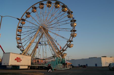 Showcase Cinemas Sterling Heights - Ferris Wheel With Theatre (newer photo)